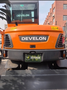 Excavatrice sur roues compacte Develon DX60W ECO hautement mobile pour projets urbains - Product Image 6