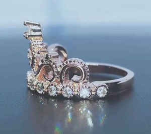 Serie Crown, anillos de piedras preciosas con ajuste de bisel chapado en oro rosa para mujer, hechos de latón con personalidad Princess Rng - Product Image 5
