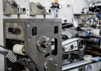 Machine de fabrication de serviettes hygiéniques pour femmes entièrement automatique
