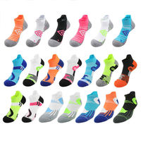 Chaussettes en coton respirantes et tendance pour le sport, vente en gros OEM, chaussettes de cyclisme personnalisées, chaussettes de course unisexes pour marathon