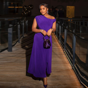 Robe africaine pour femmes, nouvelle collection, couleur unie, épaules dénudées, taille cintrée, noire, été - Product Image 2