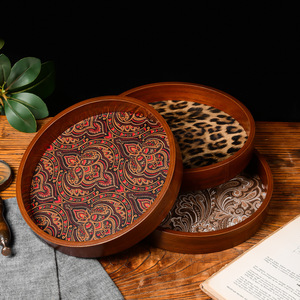 Bandeja decorativa redonda con patrón abstracto para almacenamiento y exhibición en el hogar, diseño tradicional, material de madera - Product Image 3