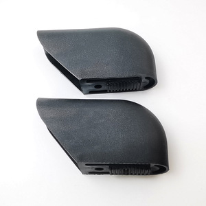 Protège-pieds semi-circulaires en plastique noir antidérapant Shih Hung Plastics pour chaise de bureau - Product Image 1