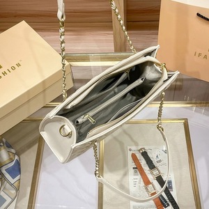 Haut de gamme diamant grille chaîne <span class=keywords><strong>sac</strong></span> fourre-tout pour femmes 2025 nouveau grande capacité polyvalent épaule sacs à bandoulière - Product Image 4