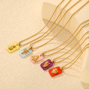 Collana con Ciondolo a Forma di Frutta Quadrata in Acciaio Inossidabile Placcato Oro 18K PVD con Catena a Sfere per Donna - Product Image 1