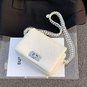 กระเป๋าสะพายข้างอเนกประสงค์แฟชั่นใหม่พร้อมสายโซ่เพชร กระเป๋าทรงอานม้าสุดหรูทันสมัย - Product Image 5