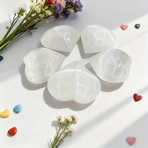 Vente en gros de cristal Hola, sélénite naturelle, petit cœur d'amour sculpté à la main, de haute qualité, tendance bohème, 4 cm, décoration d'intérieur - Product Image 5