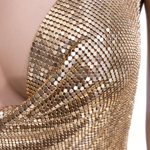 Tops cortos de Metal brillante sexis a la moda para mujer, camisetas sin mangas cortas con cuello Halter y lentejuelas para fiesta de verano para mujer - Product Image 4