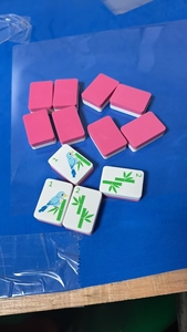 Jeu <span class=keywords><strong>de</strong></span> Mahjong Américain Personnalisé avec Tuiles Flottantes en Éponge, 160 Tuiles, Plateau Sculpté à 3 Couches et Jeu <span class=keywords><strong>de</strong></span> Cartes, Portable pour Voyage - Product Image 5