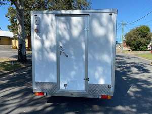 Nouveau Food Truck Rétro Mobile Moderne en Acier Inoxydable, Tôle Galvanisée, Aluminium et Fibre de Verre – Vente en Gros - Product Image 2