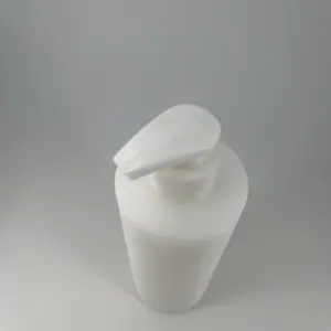 Envase cosmético PE personalizado de alta calidad de 500ml, botella de hombro plana redonda de champú de plástico con bomba de loción 28/410 24/410