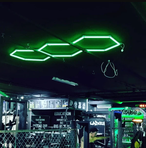 ไฟ LED รูปทรงหกเหลี่ยมแบบกริด 3 แถว ไฟรังผึ้ง RGB สำหรับติดเพดานโรงรถ โกดัง ร้านดูแลรักษารถยนต์ - Product Image 1