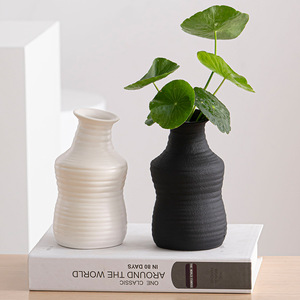 Petit vase en céramique noir de style rustique farmhouse avec fonction hydroponique pour la décoration de salon, de bureau, de fleurs séchées ou fraîches - Product Image 3