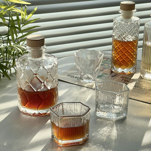 Bouteille cylindrique en verre givré de luxe personnalisée, gravure à l'acide, bouchon en liège pour vin de fruits, liqueur, <span class=keywords><strong>gin</strong></span>, tequila, brandy 150ml/200ml - Product Image 3