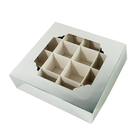 Boîte cadeau vide en papier blanc 15x15x3 cm pour chocolats, truffes, cires fondantes, avec 16 compartiments et séparateurs gaufrés