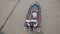Bateau semi-rigide 550 cm en Hypalon PVC avec coque en fibre de verre