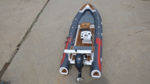 Gommone RIB 550 cm con scafo in vetroresina e tubolari in Hypalon/PVC - Product Image 2