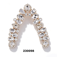 Clips de chaussures en strass ovales en forme de V, accessoires de luxe pour les pieds, pour sandales et tongs d'été