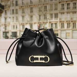 <span class=keywords><strong>CHHC</strong></span> Moda Tendencia Carta Zip Bucket Bag Casual Solo Hombro Crossbody PU Impermeable Ligero Lujo Textura Real - Product Image 6