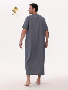 Traje de oración para hombres musulmanes Al Haramain: Thobe árabe elegante de estilo étnico minimalista y moderno, suave y largo. - Product Image 3
