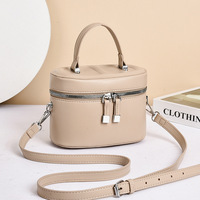 Petit vanity case de luxe en cuir végétalien avec fermeture éclair personnalisé sac à bandoulière voyage essentiel vente en gros sacs à cosmétiques deux sangles