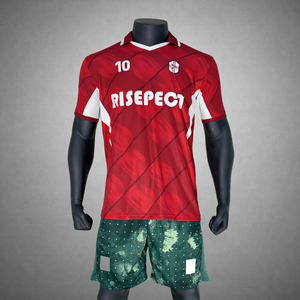 Uniforme de Fútbol Rojo con Cuello en V Personalizado, de Secado Rápido y con Insertos que Controlan la Humedad, para Partidos de Liga - Product Image 1