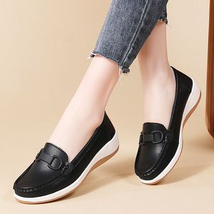 Nouvelles chaussures blanches à enfiler pour femmes, grande taille, exclusivement disponibles, avec talons compensés et semelles épaisses, chaussures polyvalentes pour les mamans - Product Image 3