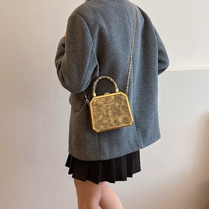 Bolsos de Mano de <span class=keywords><strong>PU</strong></span> para Mujer, Diseño 2025, con Cadena Dorada, Bolsos de Diseñador con Cadena, Bolso de Hombro, Bolsos de Lujo, Elegantes Bolsos de Mano para Mujer - Product Image 6