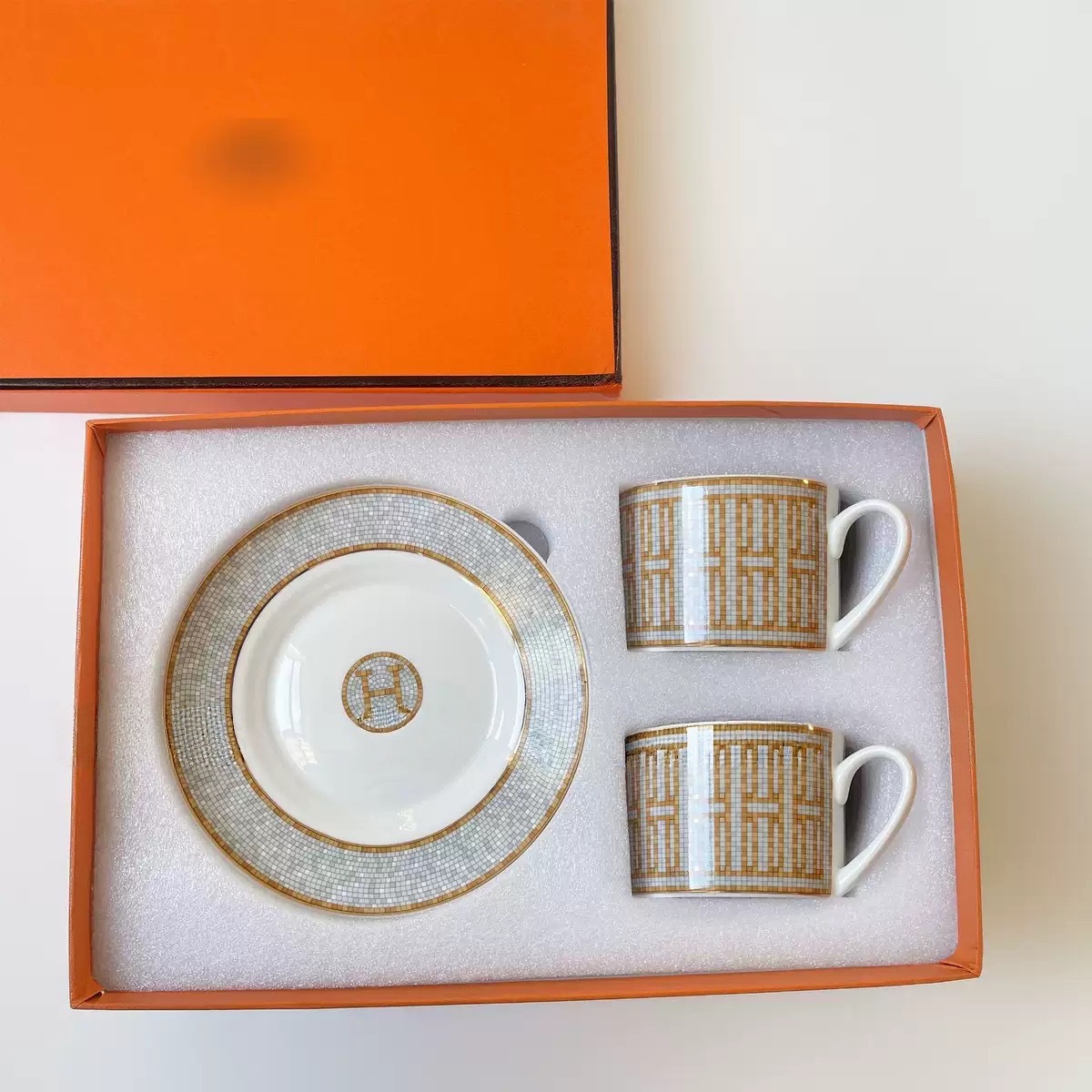 colorful,2 cups and 2 saucers