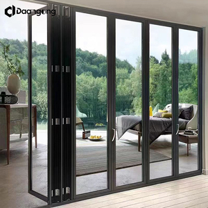 <span class=keywords><strong>Porte</strong></span> <span class=keywords><strong>pliante</strong></span> en aluminium avec design concertina pour grandes ouvertures reliant les espaces intérieurs et extérieurs - Product Image 1