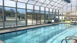 โดมโดมกระจกสระว่ายน้ำแบบอัตโนมัติที่คลุมกระจกบังลมสำหรับว่ายน้ำ