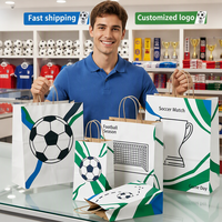 Sac en papier kraft avec logo personnalisé, vente en gros, sac cadeau en papier pour les fans de football, sac de shopping pour hommes et femmes, sac d'emballage écologique