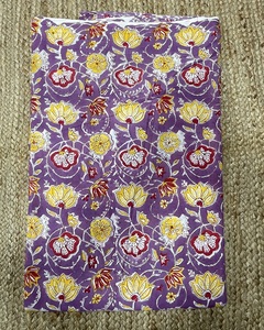 Tela de Algodón Ligera con Estampado Artesanal, Tela India Hecha a Mano con Diseño Floral para Confección de Vestidos para Niñas y Niños, Cortinas - Product Image 1