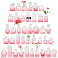 Ensemble de 22 vases à fleurs en verre rose avec différentes formes texturées pour les centres de table de mariage, décoration de la maison, personnalisable en toute couleur, en gros