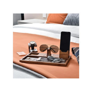 Station d'accueil en bois pour hommes personnalisé gravé cadeau personnalisé pour lui hommes valet <span class=keywords><strong>plateau</strong></span> organisateur de chevet - Product Image 4