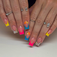 Faux ongles en acrylique faits main, base nude, French manucure jaune, motif fil doré irrégulier, couverture complète, forme carrée, avec colle