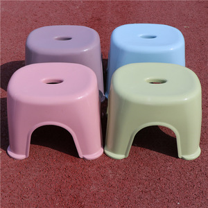 Tabouret bas en plastique Merford 28cmx23cmx23cm épaissi pour usage intérieur et extérieur - Product Image 3