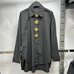 Nouvelle Arrivée 2026 – <span class=keywords><strong>Chemise</strong></span> Oversize Boutonnée pour <span class=keywords><strong>Femme</strong></span> avec Boutons Dorés de Luxe – Blouse Décontractée à Manches Longues Couleur Unie - Product Image 3