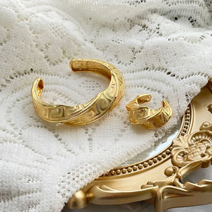 Nouveaux ensembles de bijoux pour femmes plaqués or 14 carats avec un design de fleurs, bracelet et bague en or de Dubaï pour mariage et fête - Product Image 2