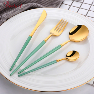 Ensembles de couverts en acier inoxydable or mat couverts miroir polonais avec poignées en <span class=keywords><strong>plastique</strong></span> pour la nourriture pour les mariages - Product Image 5