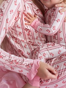 Conjunto de Pijamas Personalizados para Mamá e Hija, 2 Piezas, Estampado Floral, Solapa, Botones, Manga Larga, Ropa de Dormir, Adecuado para Uso en el Hogar - Product Image 3