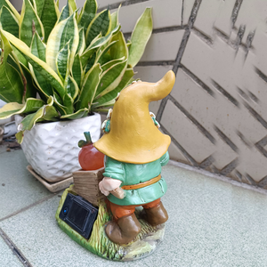 Statue de gnome <span class=keywords><strong>elfe</strong></span> sans visage en résine pour l'extérieur poussant le chariot avec lumière solaire orange pour la décoration de figurines de jardin de noël - Product Image 3