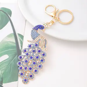 Yuanfei 패션 절묘한 모조 다이아몬드 공작 열쇠 고리 새로운 차 펜던트 작은 상품 제조 업체 도매