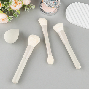 Set di 8 pennelli <span class=keywords><strong>per</strong></span> <span class=keywords><strong>trucco</strong></span> beige con spugna <span class=keywords><strong>per</strong></span> <span class=keywords><strong>il</strong></span> <span class=keywords><strong>trucco</strong></span> e borsa cosmetica trasparente, pennelli con setole sintetiche e manico in legno - Product Image 3