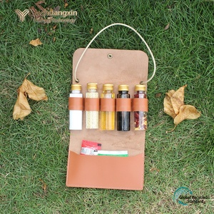 Sac de rangement en cuir avec 5 bouteilles en verre pour le camping, organiseur portable pour assaisonnements, étui suspendu de style rustique - Product Image 5
