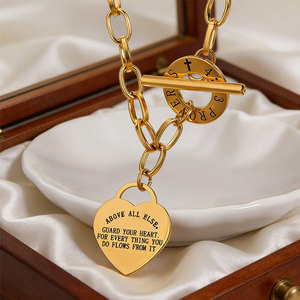 Collar con colgante de corazón en forma de T, chapado en oro de 14k y 18k, de acero inoxidable 316L, personalizado al por mayor para mujeres. - Product Image 1