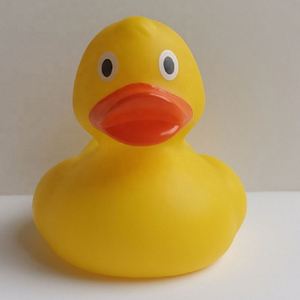 Vente Flash Canard de Course en Caoutchouc Flottant Lesté Jaune en Plastique avec Numéro de Série Personnalisé - Product Image 2