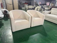 Fauteuil pivotant en tissu capitonné de style moderne et luxueux Disen Furniture, personnalisable pour salle à manger, salon ou chambre.