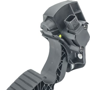 Pedal de Acelerador Electrónico para Camión 84412478 82356368 84541223 82606437 para Reparación y Reemplazo de Transmisión Manual - Product Image 1