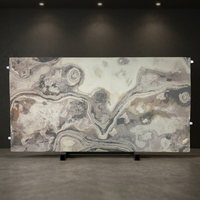 Dalle de comptoir en agate avec motif de veining naturel, design minimaliste, surface en pierre durable pour cuisine moderne